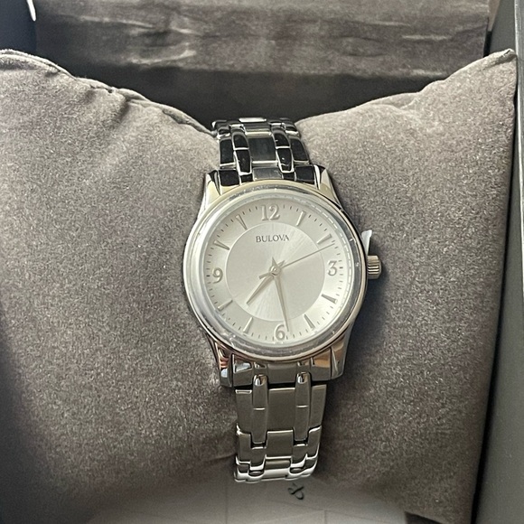 Bulova 96L005 30mm Silver Stainless Steel Case with Silver Stainless Steel. main image 5